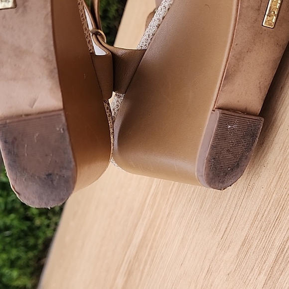 Louise et Cie Ankle Strap Gold Leather Wedge Sandals Size 11 - Picture 10 of 11